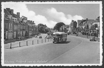 12180 Gezicht op de Frederik van de Paltshof te Rhenen, uit het oosten.